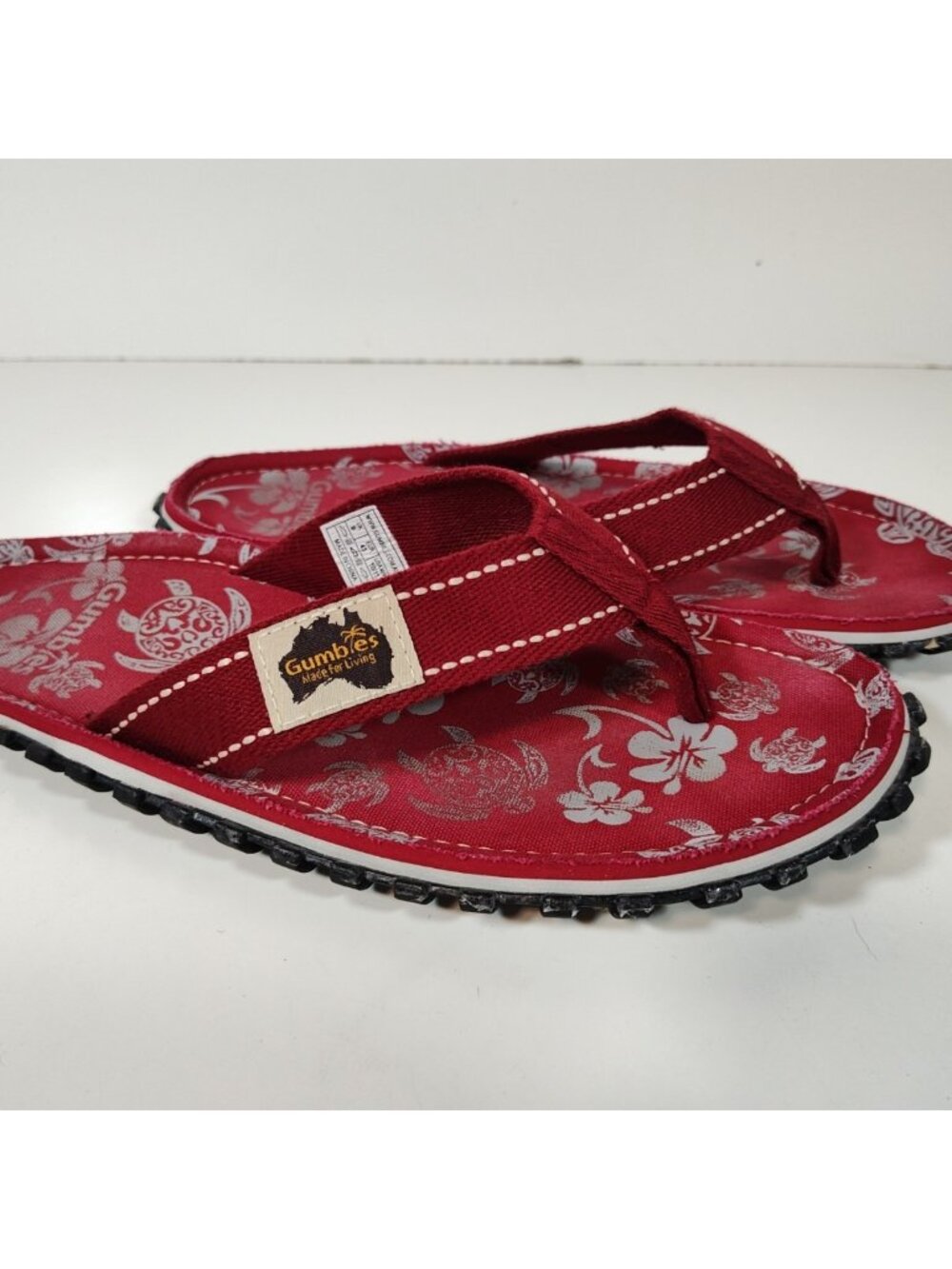Gumbies Islander Canvas Flip Flops Men's 10 Women's 11 Hawaiian Turtles Red